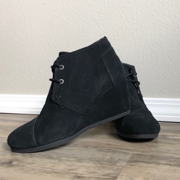 Toms Shoes - Toms Heeled Booties in Black size 8